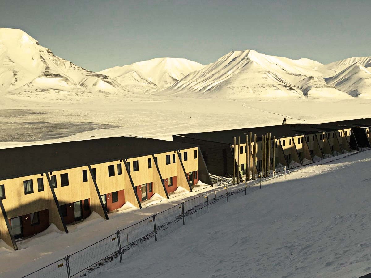 Rassikre Svalbard-hus har Nor-Bit på taket